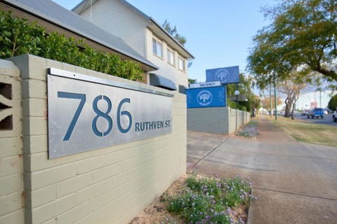 Ruthven Street Motor Inn - Accommodation Gladstone 0
