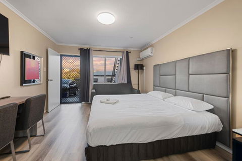 S1 Motel - Accommodation Gladstone 0