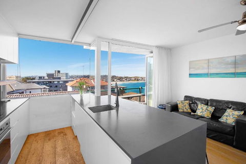 S16S - Bondi Vistas - Accommodation Gladstone 0