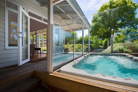Sades - Accommodation Gladstone 1