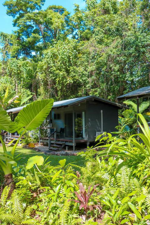 Safari Lodge - Accommodation Gladstone 0