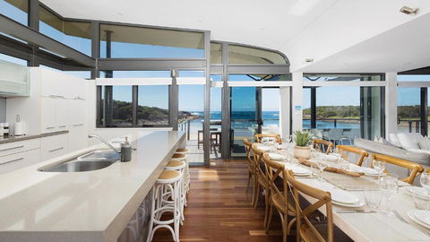 Sails On The Beachfront - Exclusive Seaside Home - Accommodation Gladstone 2