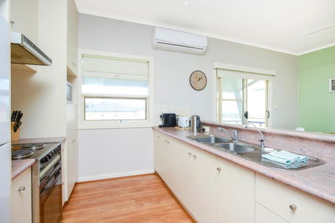 Salt - Aldinga Beach - C21 SouthCoast Holidays - Accommodation Gladstone 2