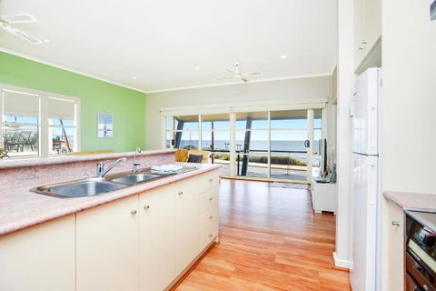 Salt - Aldinga Beach - C21 SouthCoast Holidays - Accommodation Gladstone 3