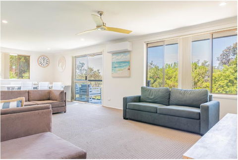 Salt & Sand Getaway - Accommodation Gladstone 3