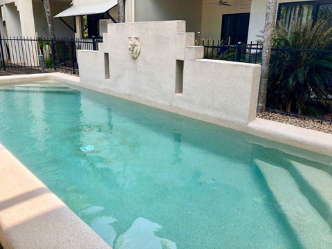 Salt & Sand - Tropical Oasis Footsteps To Beach - Accommodation Gladstone 2