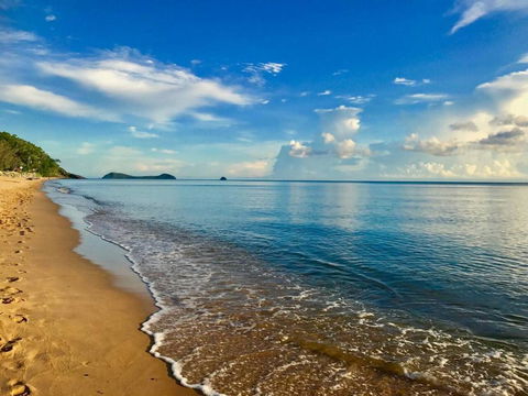 Salt & Sand - Tropical Oasis Footsteps To Beach - Accommodation Gladstone 3