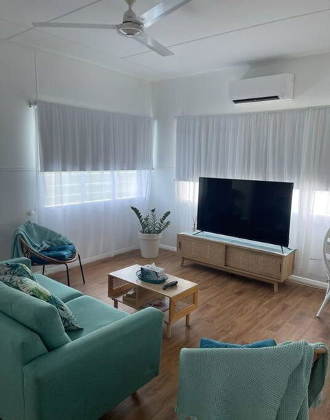 Salt Apartment - Accommodation Gladstone 1