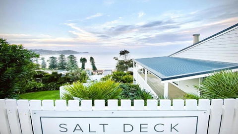 Salt Deck - The Upper Deck Accom Holiday - Accommodation Gladstone 1