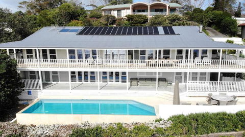 Salt Deck - The Upper Deck Accom Holiday - Accommodation Gladstone 0