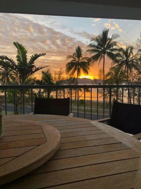 Salt On South - Beachfront Bliss - Accommodation Gladstone 2