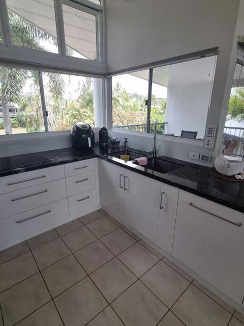 Salt On South - Beachfront Bliss - Accommodation Gladstone 3