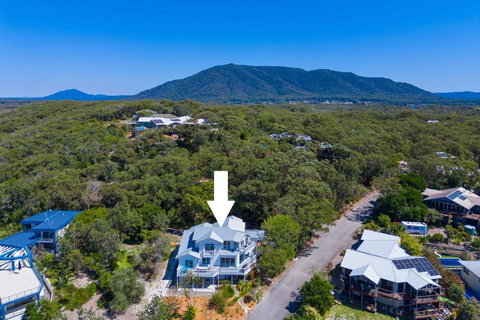 Salt Spray - Accommodation Gladstone 1