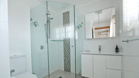 Salt Water Villa Bermagui Four Bedroom Central Location With Wifi - Accommodation Gladstone 3