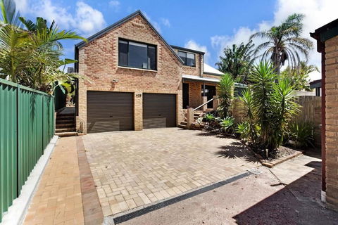 Salt Wood Cabin Style Retreat - Accommodation Gladstone 0