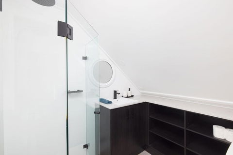 Salt Wood Cabin Style Retreat - Accommodation Gladstone 3