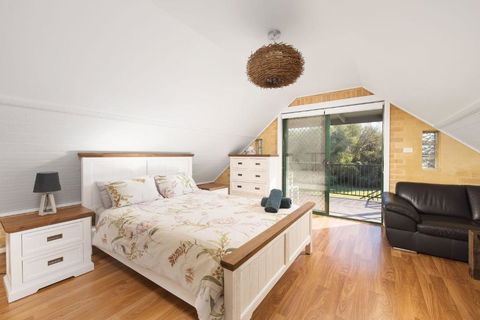 Salt Wood Cabin Style Retreat - Accommodation Gladstone 2