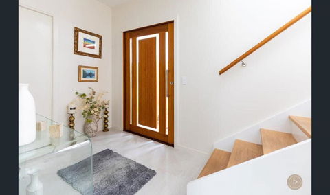 Salt Zen Holiday Townhouse - Accommodation Gladstone 2