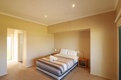 Saltwater Apartments - Accommodation Gladstone 2