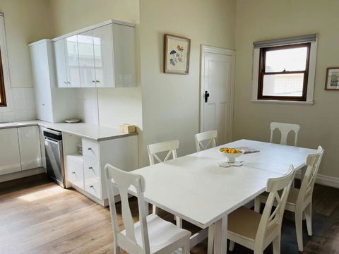 Saltwater Bungalow - WiFi - Accommodation Gladstone 3