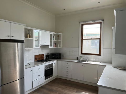 Saltwater Bungalow - WiFi - Accommodation Gladstone 2