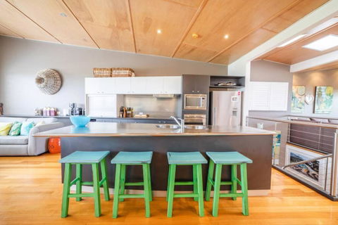 Saltwater 5 - Sleeps 8 - Close To Main Beach - Accommodation Gladstone 1
