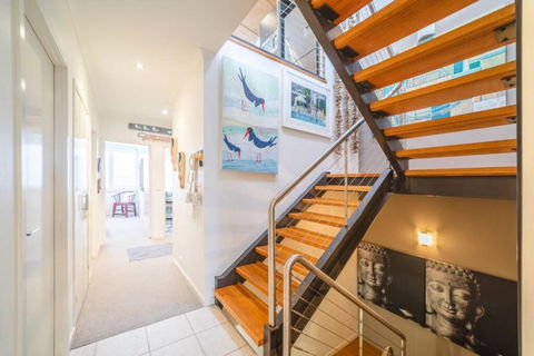Saltwater 5 - Sleeps 8 - Close To Main Beach - Accommodation Gladstone 2