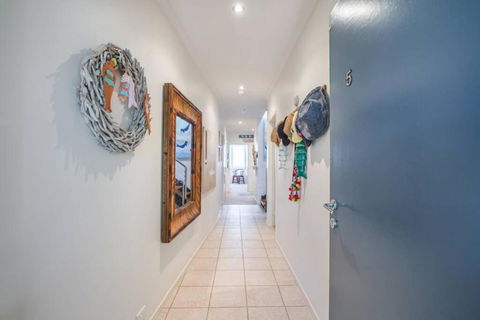 Saltwater 5 - Sleeps 8 - Close To Main Beach - Accommodation Gladstone 3