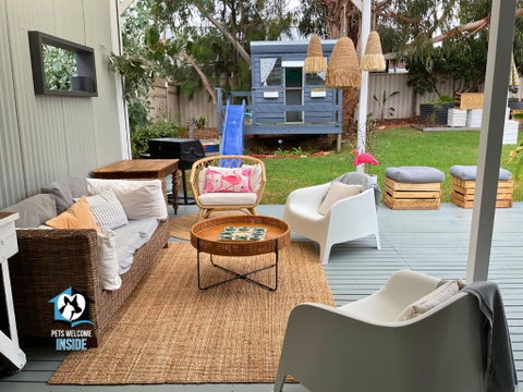 Saltwater Sunsets Seaside Haven With Ocean Views - Accommodation Gladstone 0