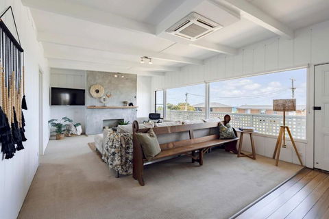 Saltwater Terrace With Panoramic Ocean Views - Accommodation Gladstone 2