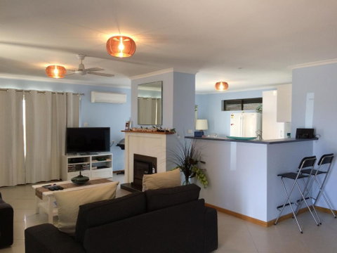 Salty Air Apartments Kingscote Kangaroo Island - Accommodation Gladstone 0