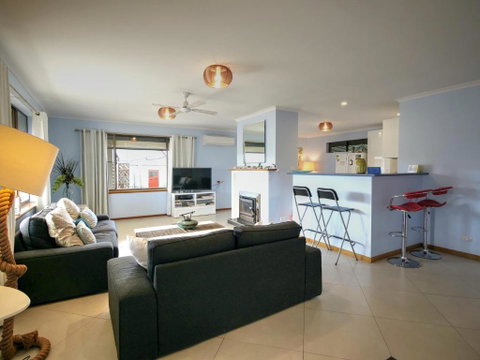 Salty Air Apartments Kingscote Kangaroo Island - Accommodation Gladstone 3