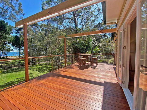 Salty Beach - Accommodation Gladstone 0