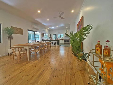 Salty Beach - Accommodation Gladstone 1