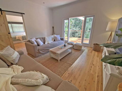 Salty Beach - Accommodation Gladstone 3