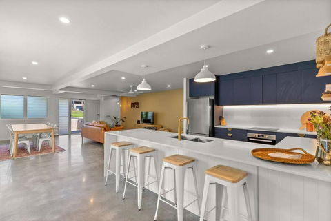 Salty Crab Bungalow - Accommodation Gladstone 0