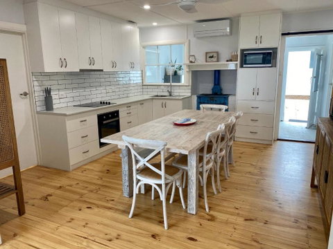 Salty Dog - Accommodation Gladstone 1
