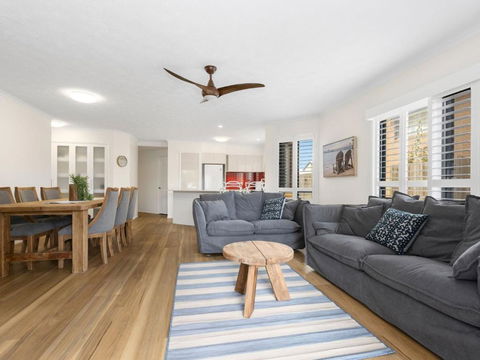 Salty Kisses On Marine Parade - Accommodation Gladstone 3