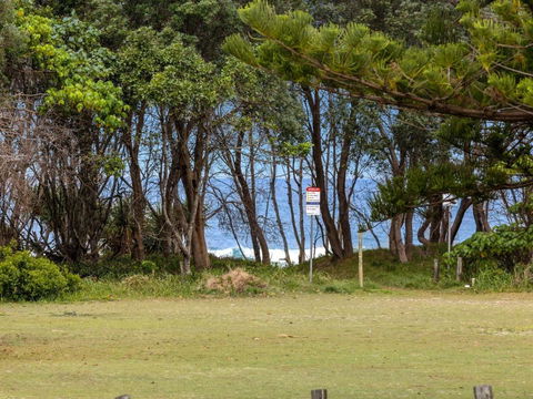 Salty Kisses On Marine Parade - Accommodation Gladstone 1