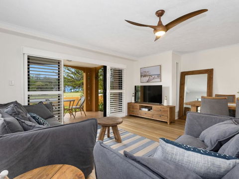 Salty Kisses On Marine Parade - Accommodation Gladstone 2
