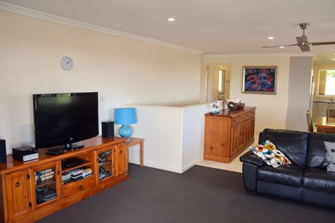 Salty Kisses - Bring Your Own Linen. - Accommodation Gladstone 3