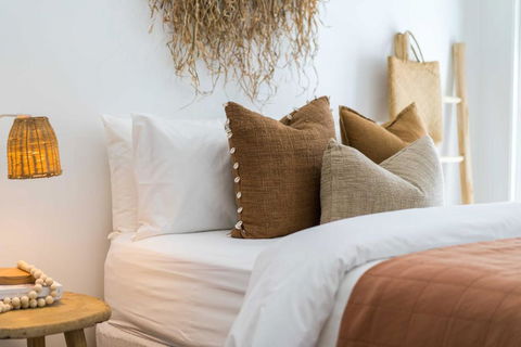 Salty Palms By The Sea - ONE - Accommodation Gladstone 1