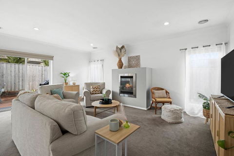 Salty Sage Beach House - Accommodation Gladstone 0