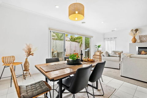 Salty Sage Beach House - Accommodation Gladstone 2