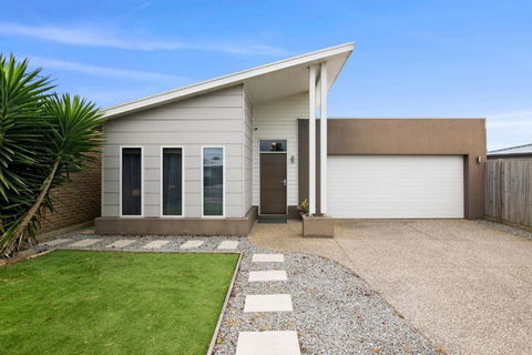 Salty Sage Beach House - Accommodation Gladstone 3