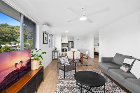 Salty Sea Breeze Apartment 500m To Waters Edge - Accommodation Gladstone 0