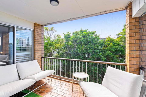 Salty Sea Breeze Apartment 500m To Waters Edge - Accommodation Gladstone 3