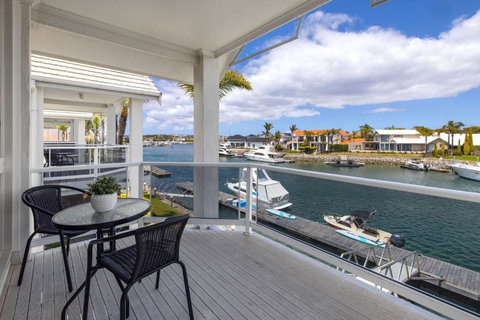 Salty Views - Accommodation Gladstone 2