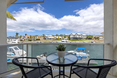 Salty Views - Accommodation Gladstone 3