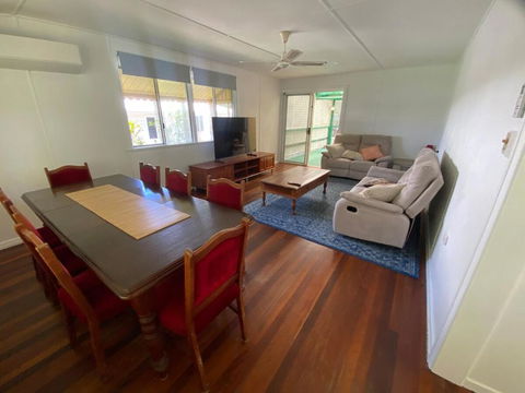 Samantha - Accommodation Gladstone 0